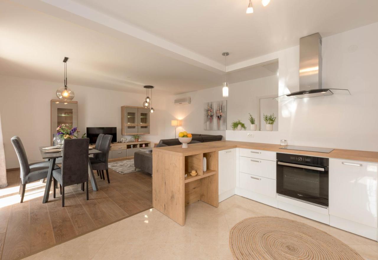 Newly Renovated Holiday Apartment Sirius Poreč Exteriör bild
