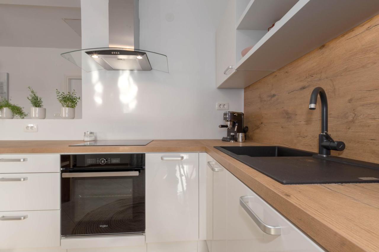 Newly Renovated Holiday Apartment Sirius Poreč Exteriör bild