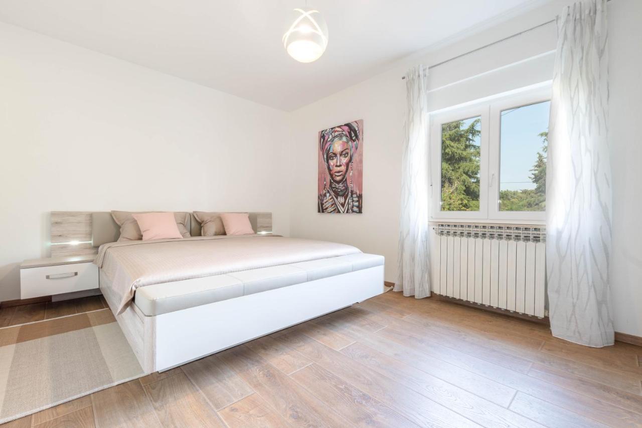 Newly Renovated Holiday Apartment Sirius Poreč Exteriör bild
